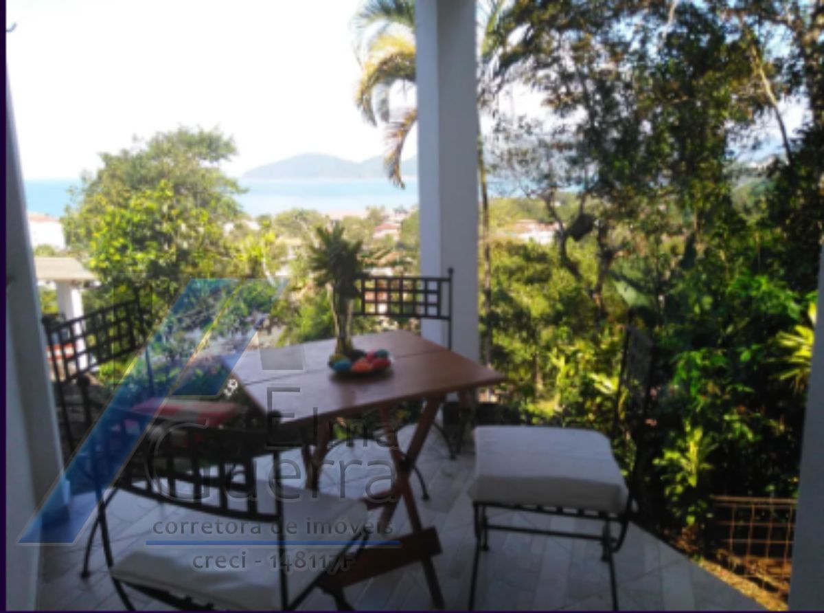 Ubatuba, Enseada - Casa com 05 dormitórios com vista para o mar.