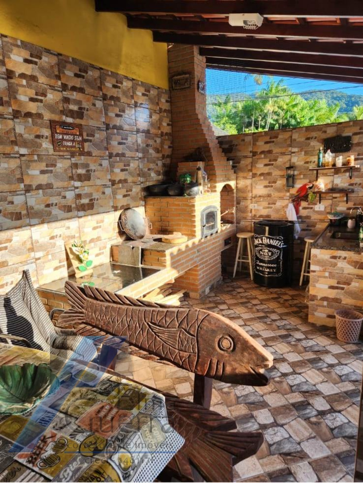 Ubatuba, Perequê Açu - Casa a 200 metros da praia com 03 dormitórios.