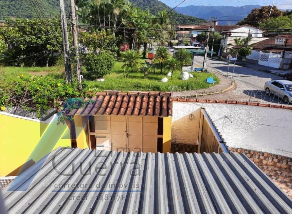 Ubatuba, Perequê Açu - Casa a 200 metros da praia com 03 dormitórios.
