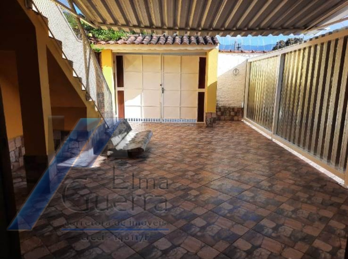 Ubatuba, Perequê Açu - Casa a 200 metros da praia com 03 dormitórios.