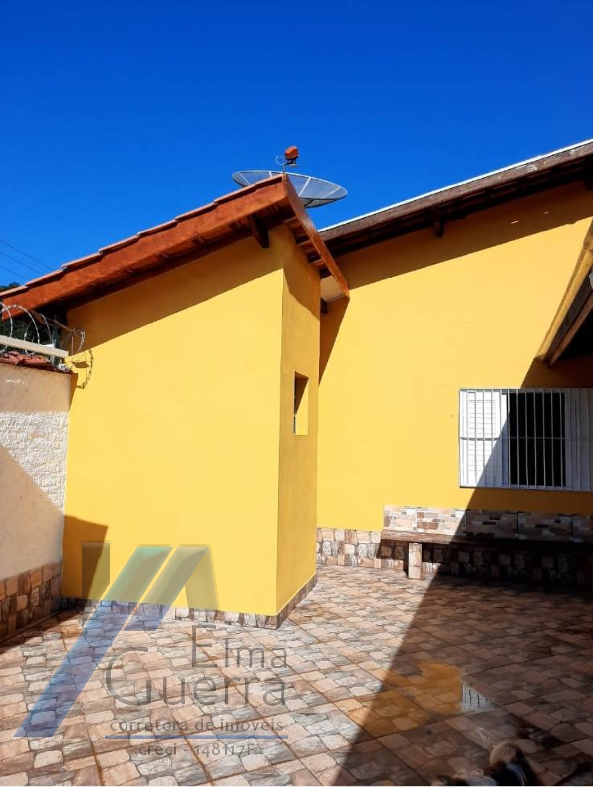 Ubatuba, Perequê Açu - Casa a 200 metros da praia com 03 dormitórios.
