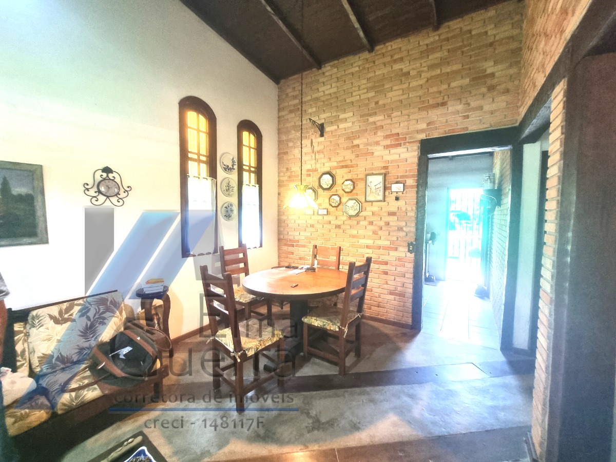 Ubatuba, Ressaca - Casa com 03 dormitórios, sendo 01 suíte.