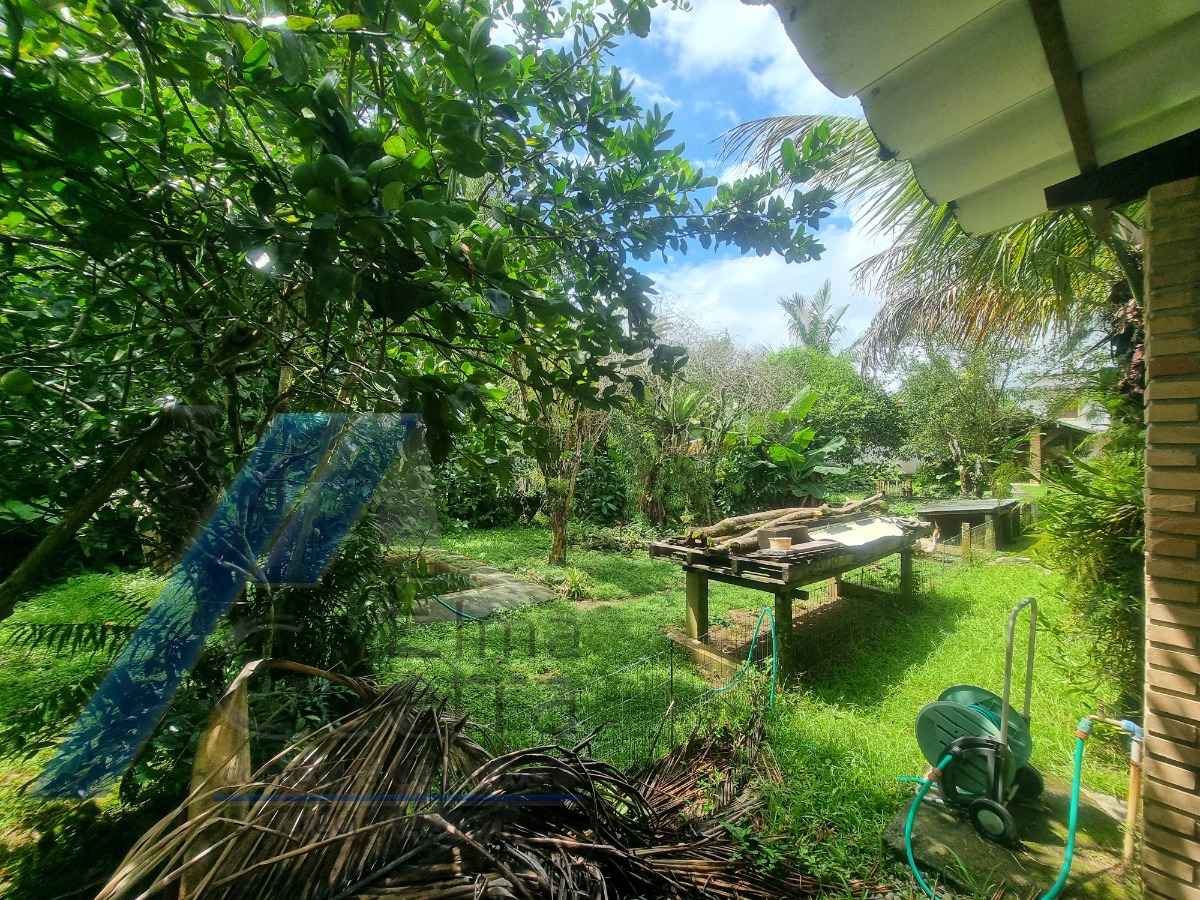 Ubatuba, Ressaca - Casa com 03 dormitórios, sendo 01 suíte.
