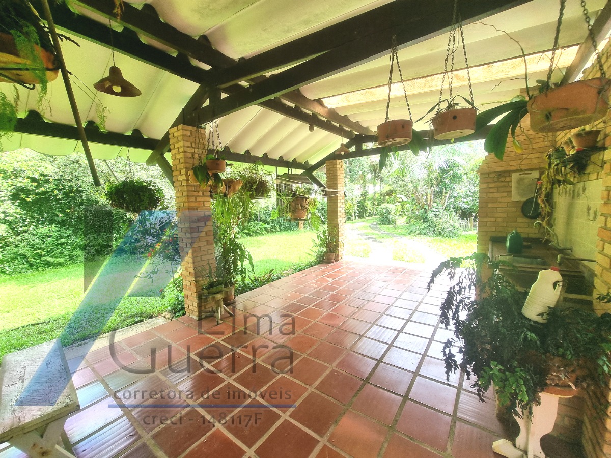 Ubatuba, Ressaca - Casa com 03 dormitórios, sendo 01 suíte.