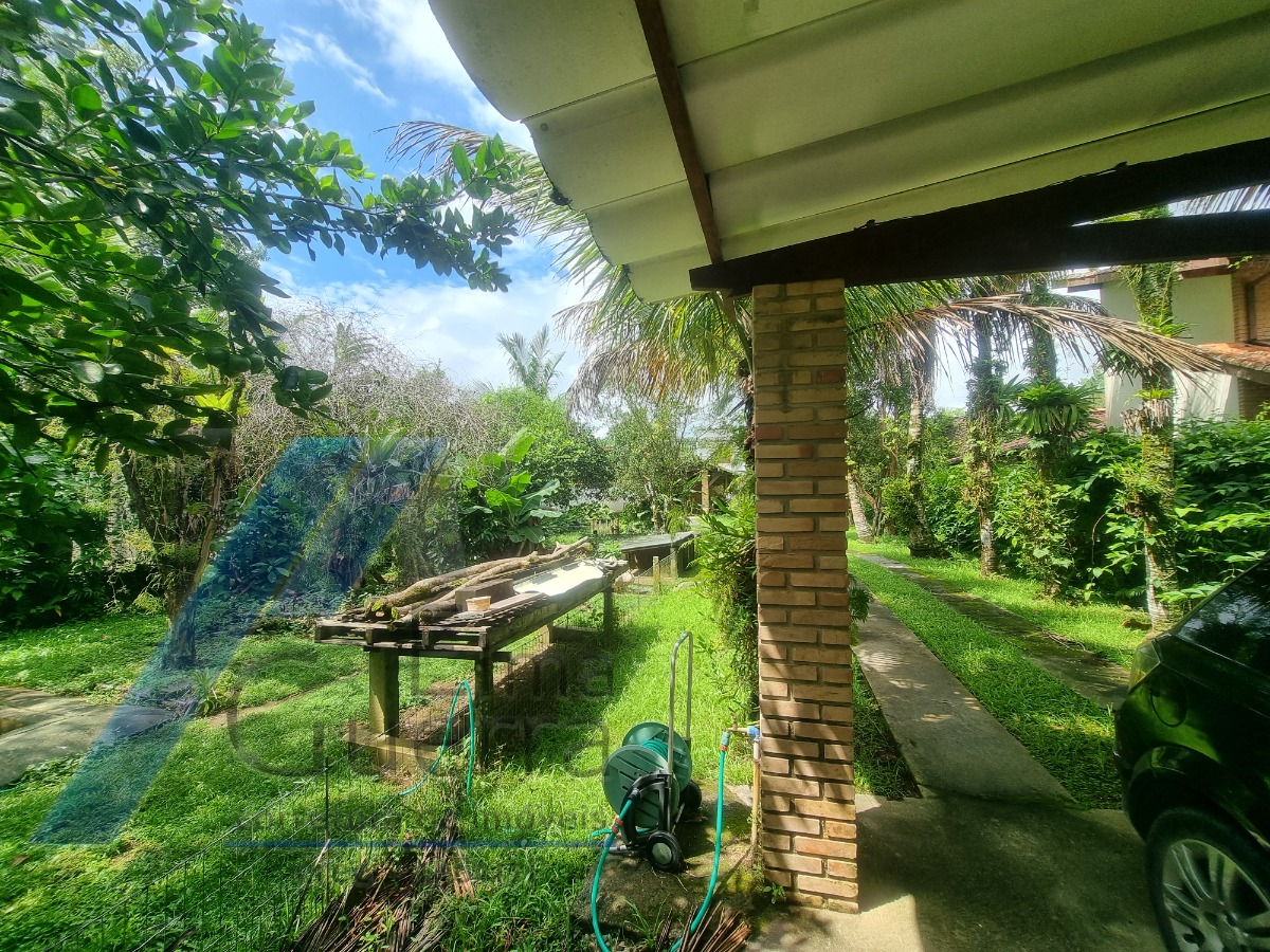 Ubatuba, Ressaca - Casa com 03 dormitórios, sendo 01 suíte.