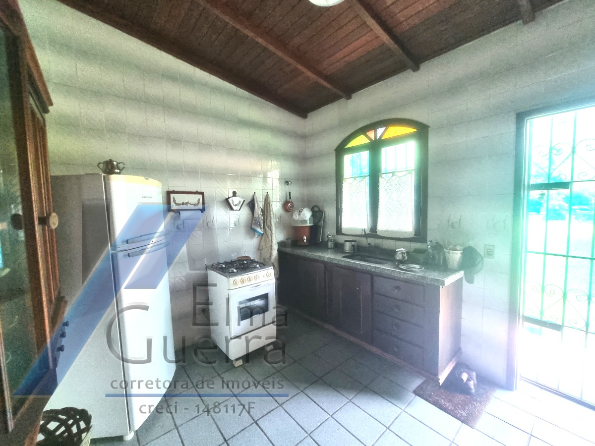 Ubatuba, Ressaca - Casa com 03 dormitórios, sendo 01 suíte.