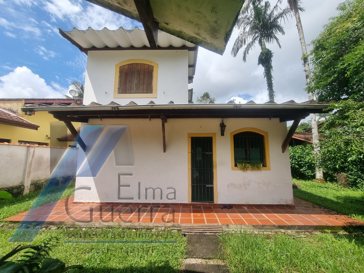 Ubatuba, Ressaca - Casa com 03 dormitórios, sendo 01 suíte.