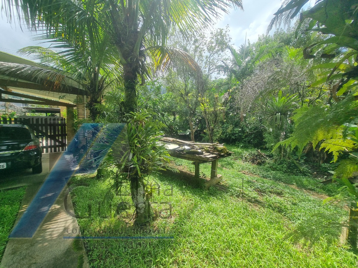 Ubatuba, Ressaca - Casa com 03 dormitórios, sendo 01 suíte.