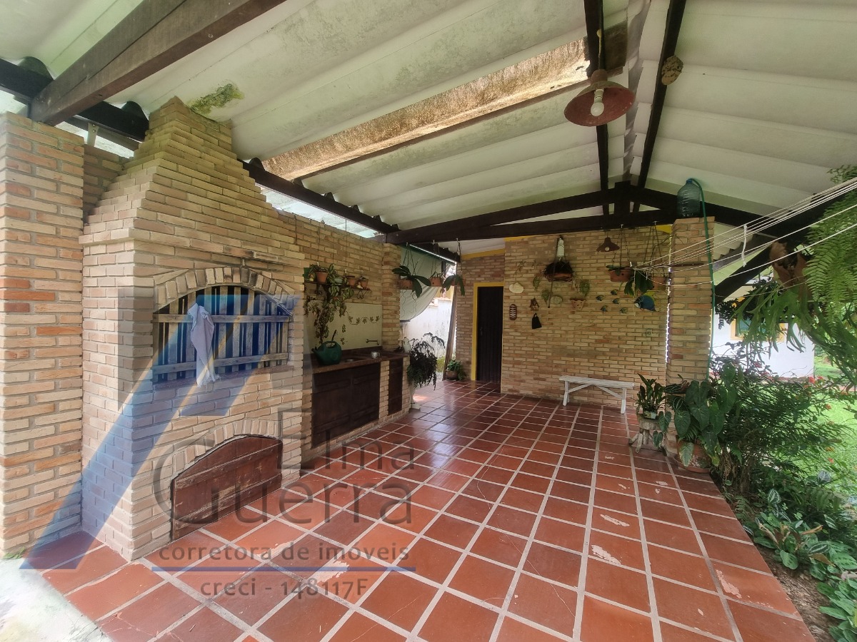 Ubatuba, Ressaca - Casa com 03 dormitórios, sendo 01 suíte.