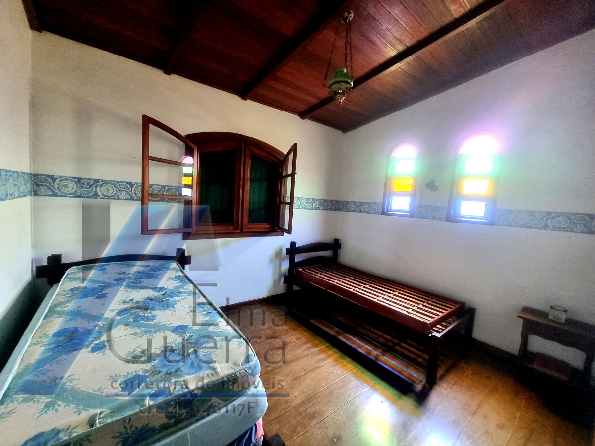 Ubatuba, Ressaca - Casa com 03 dormitórios, sendo 01 suíte.