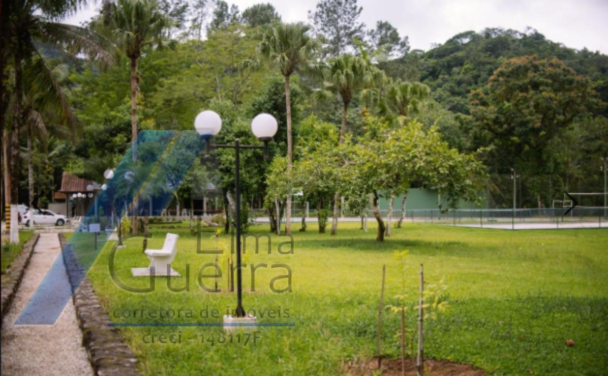 Ubatuba - Condomínio Park Hills, casa com 03 dormitórios, sendo 01 suíte e área de lazer.