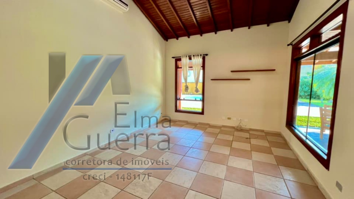 Ubatuba - Condomínio Villas, casa com 03 dormitórios, sendo 01 suíte e área de lazer.