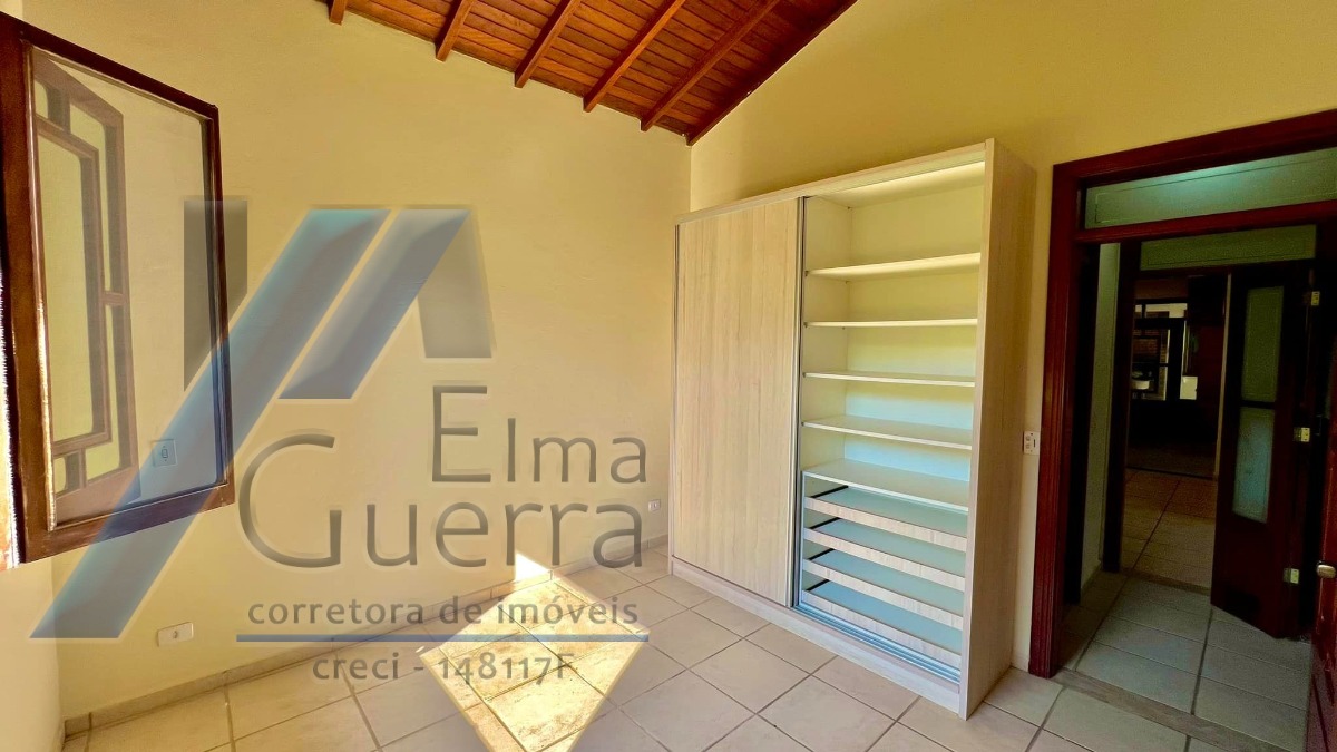 Ubatuba - Condomínio Villas, casa com 03 dormitórios, sendo 01 suíte e área de lazer.