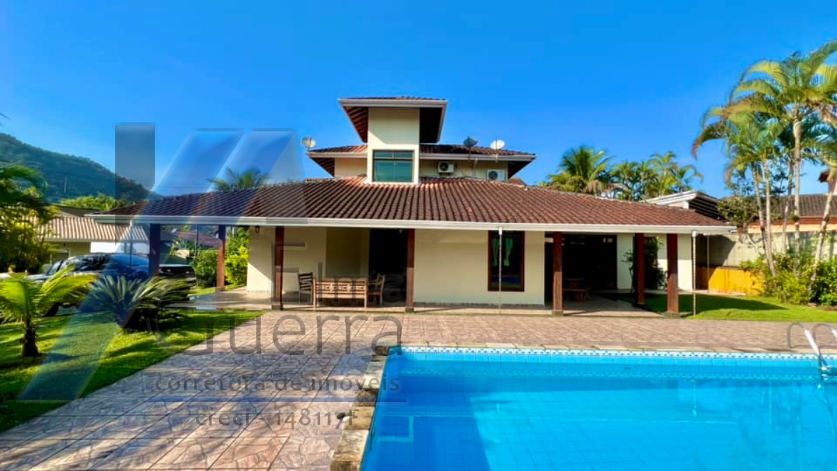 Ubatuba - Condomínio Villas, casa com 03 dormitórios, sendo 01 suíte e área de lazer.
