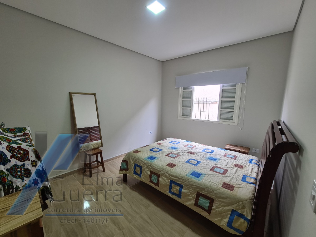 Ubatuba, Centro - Casa com 03 dormitórios, sendo 01 suíte.