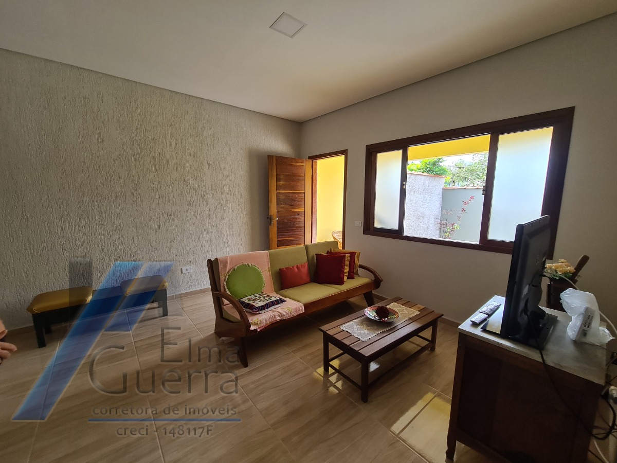 Ubatuba, Centro - Casa com 03 dormitórios, sendo 01 suíte.