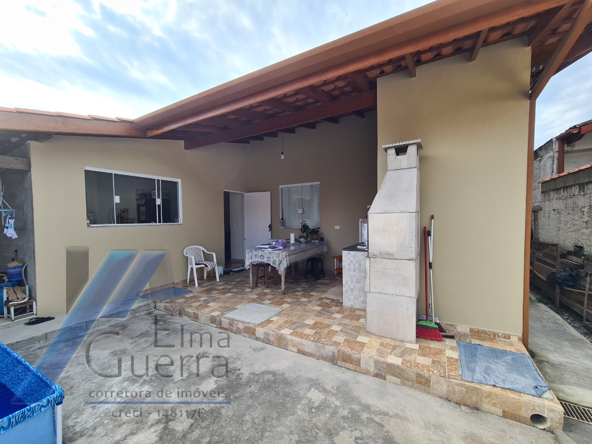 Ubatuba, Centro - Casa com 03 dormitórios, sendo 01 suíte.
