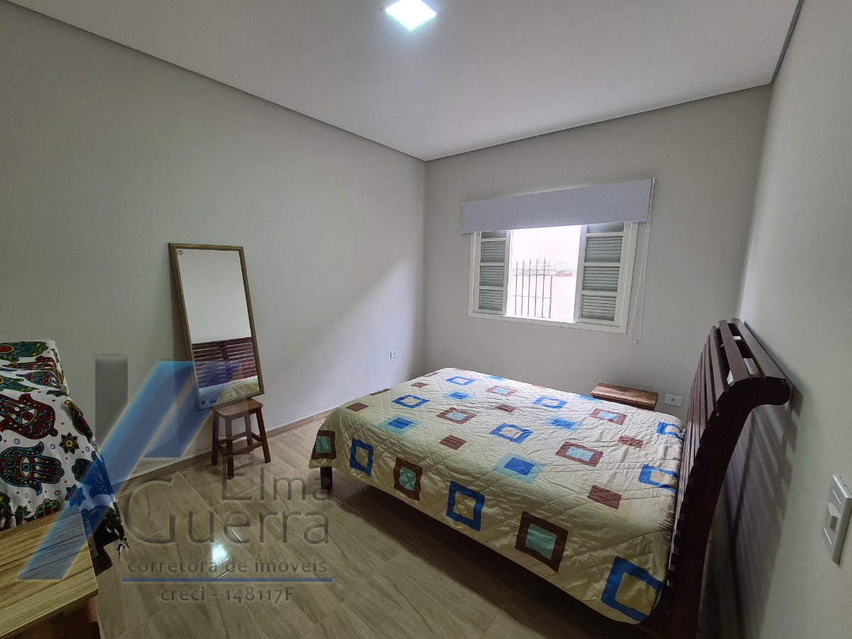 Ubatuba, Centro - Casa com 03 dormitórios, sendo 01 suíte.