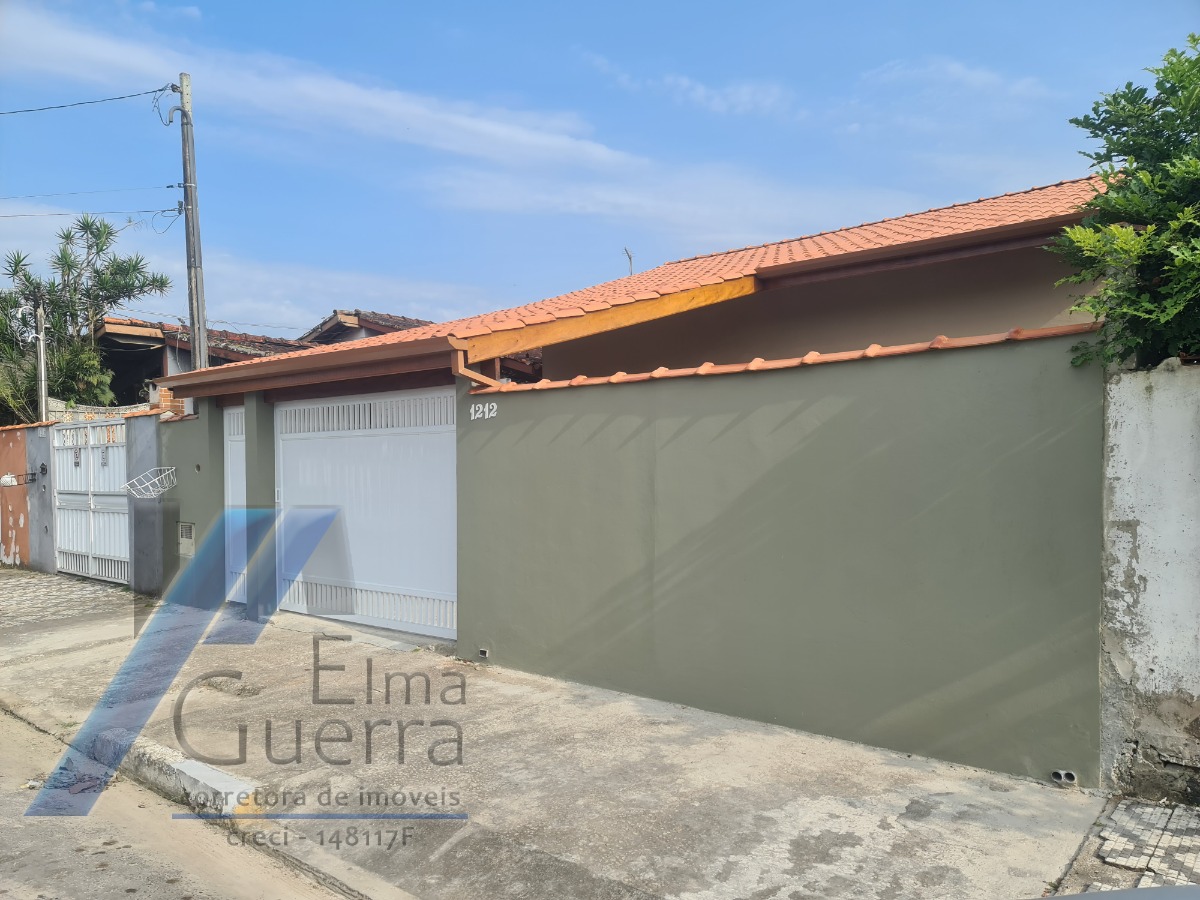 Ubatuba, Centro - Casa com 03 dormitórios, sendo 01 suíte.