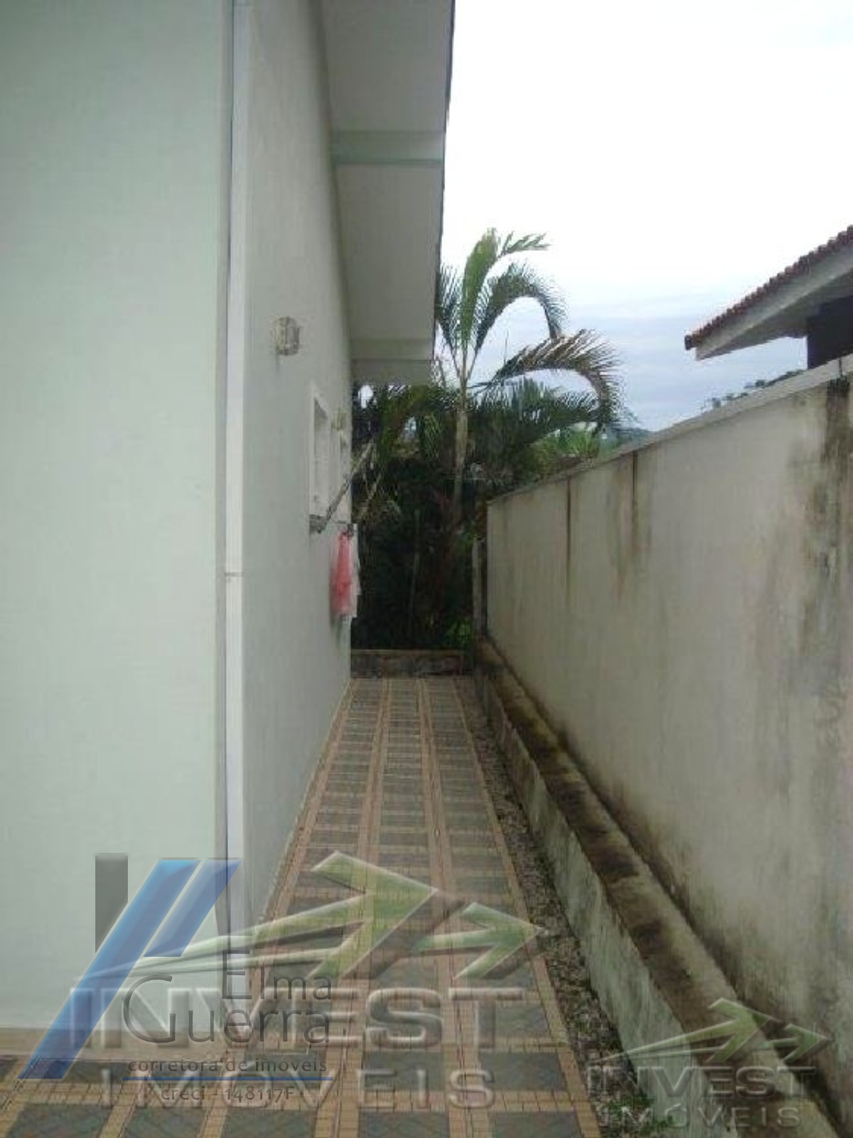 Ubatuba - Condomínio Ubatuba country, casa no com 03 dormitórios, sendo 01 suíte.