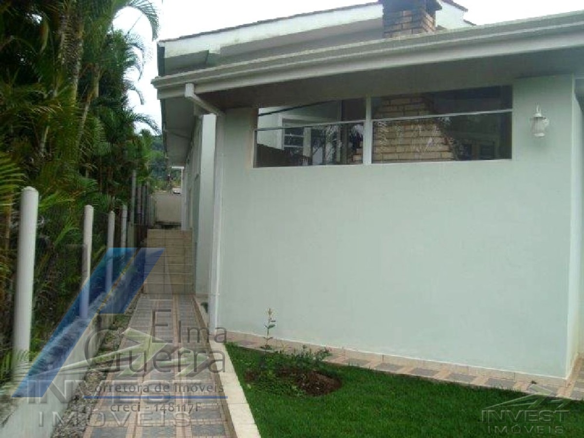 Ubatuba - Condomínio Ubatuba country, casa no com 03 dormitórios, sendo 01 suíte.