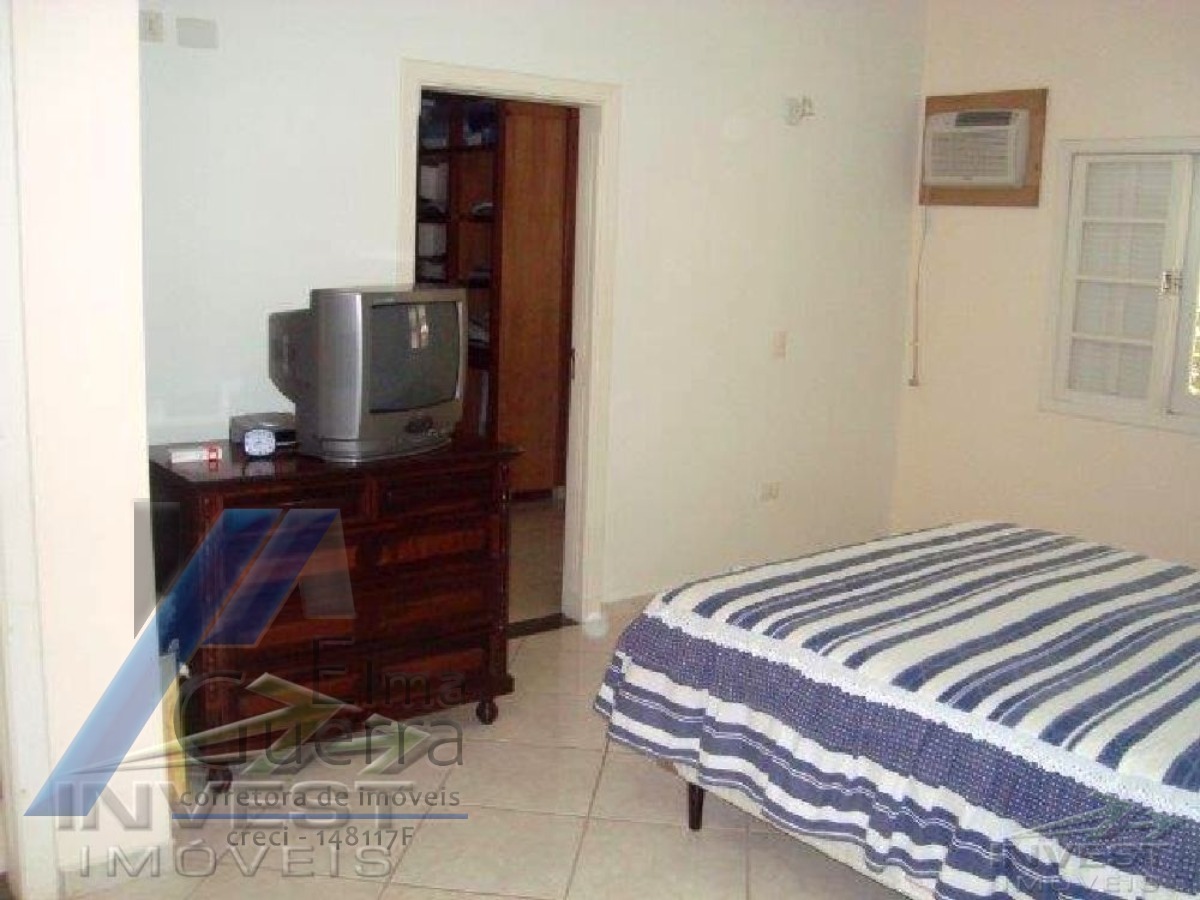 Ubatuba - Condomínio Ubatuba country, casa no com 03 dormitórios, sendo 01 suíte.