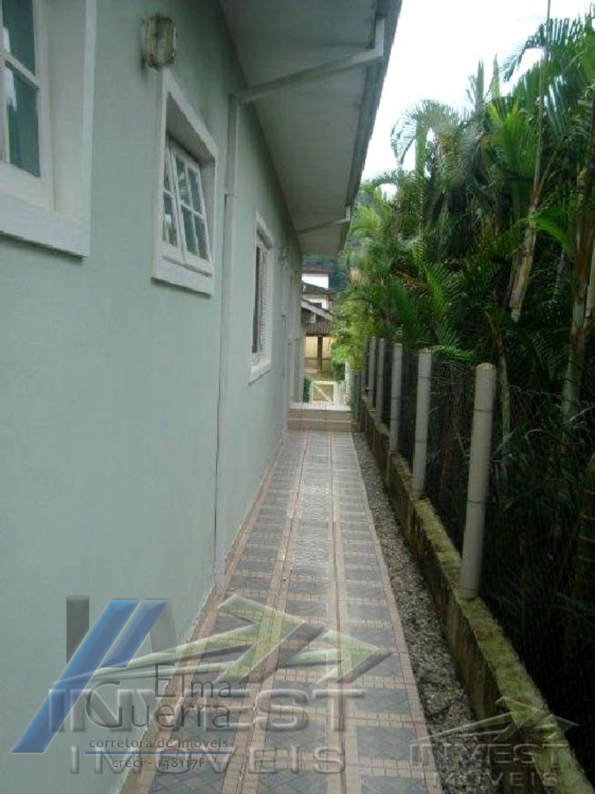 Ubatuba - Condomínio Ubatuba country, casa no com 03 dormitórios, sendo 01 suíte.