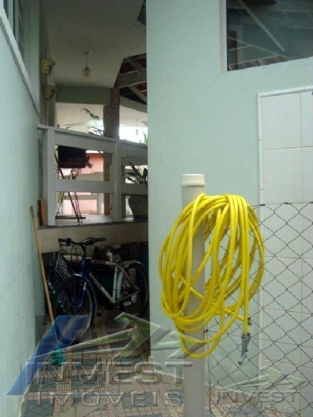 Ubatuba - Condomínio Ubatuba country, casa no com 03 dormitórios, sendo 01 suíte.