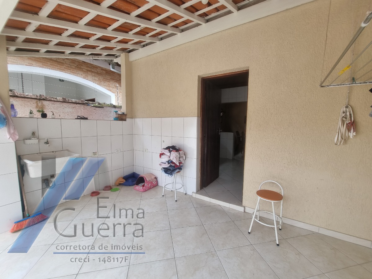 Ubatuba, Centro - Casa com 02 dormitórios.
