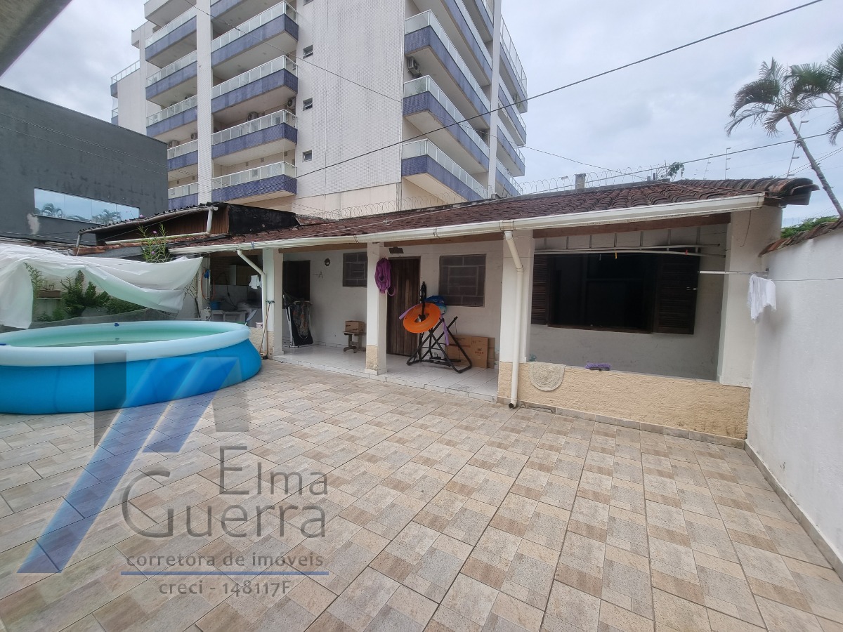 Ubatuba, Centro - Casa com 02 dormitórios.