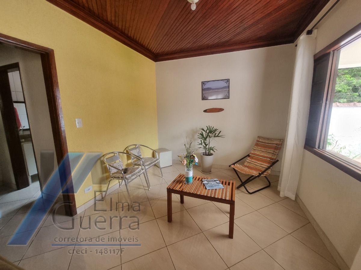 Ubatuba, Centro - Casa com 02 dormitórios.