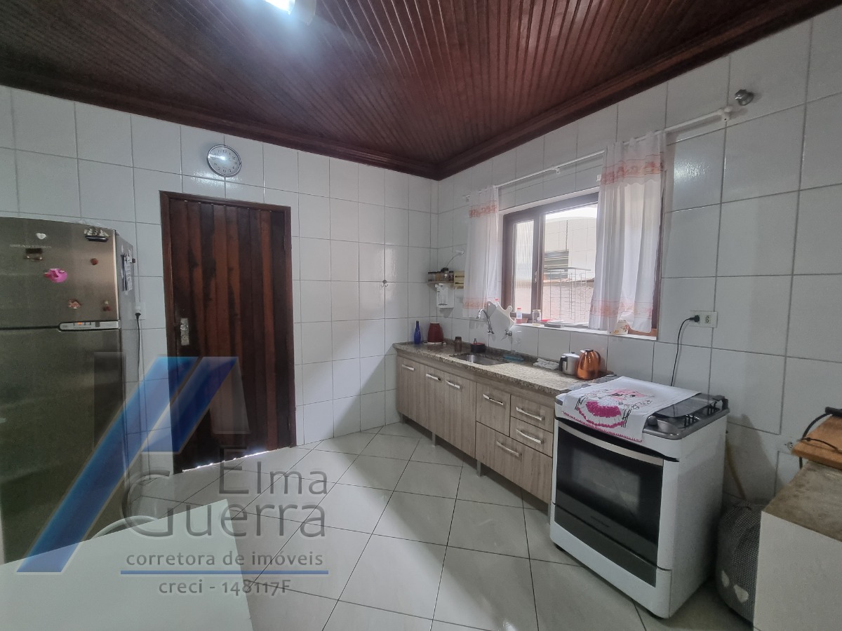 Ubatuba, Centro - Casa com 02 dormitórios.