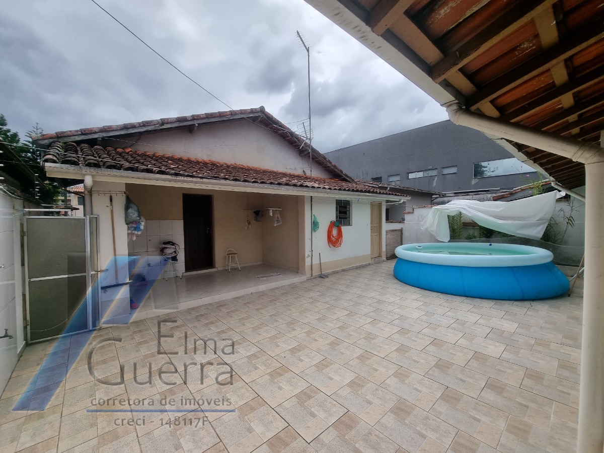 Ubatuba, Centro - Casa com 02 dormitórios.
