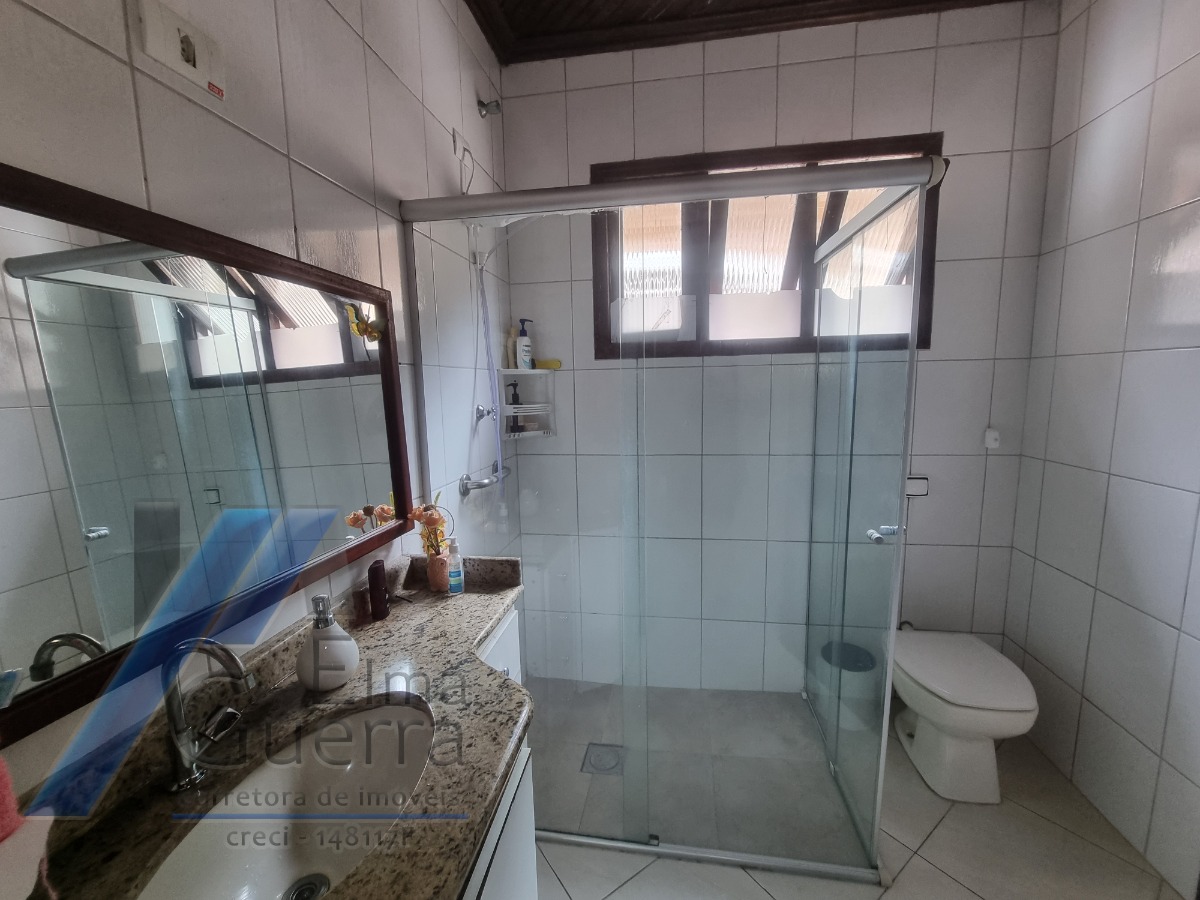 Ubatuba, Centro - Casa com 02 dormitórios.