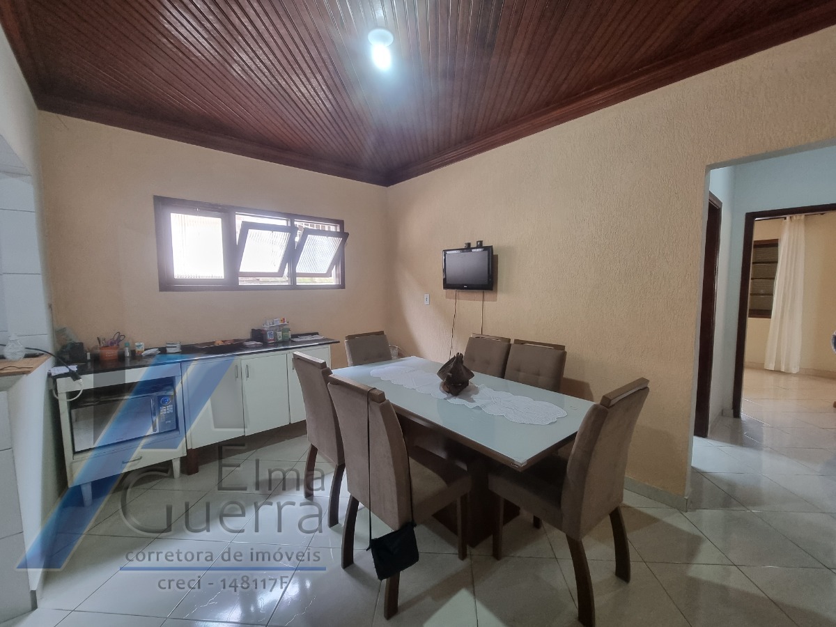 Ubatuba, Centro - Casa com 02 dormitórios.