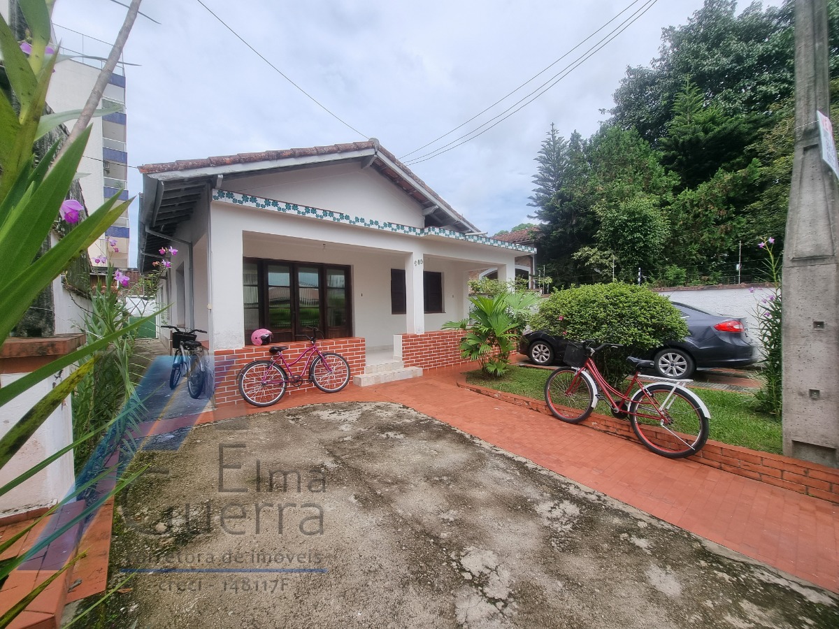 Ubatuba, Centro - Casa com 02 dormitórios.