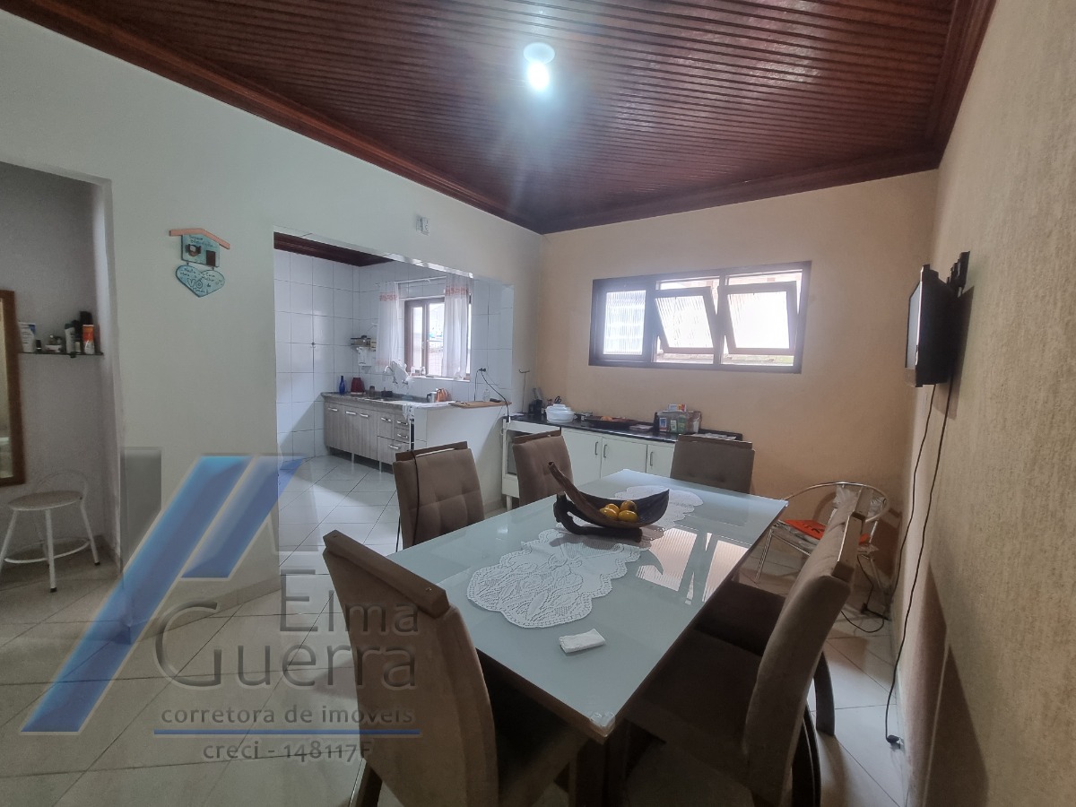 Ubatuba, Centro - Casa com 02 dormitórios.