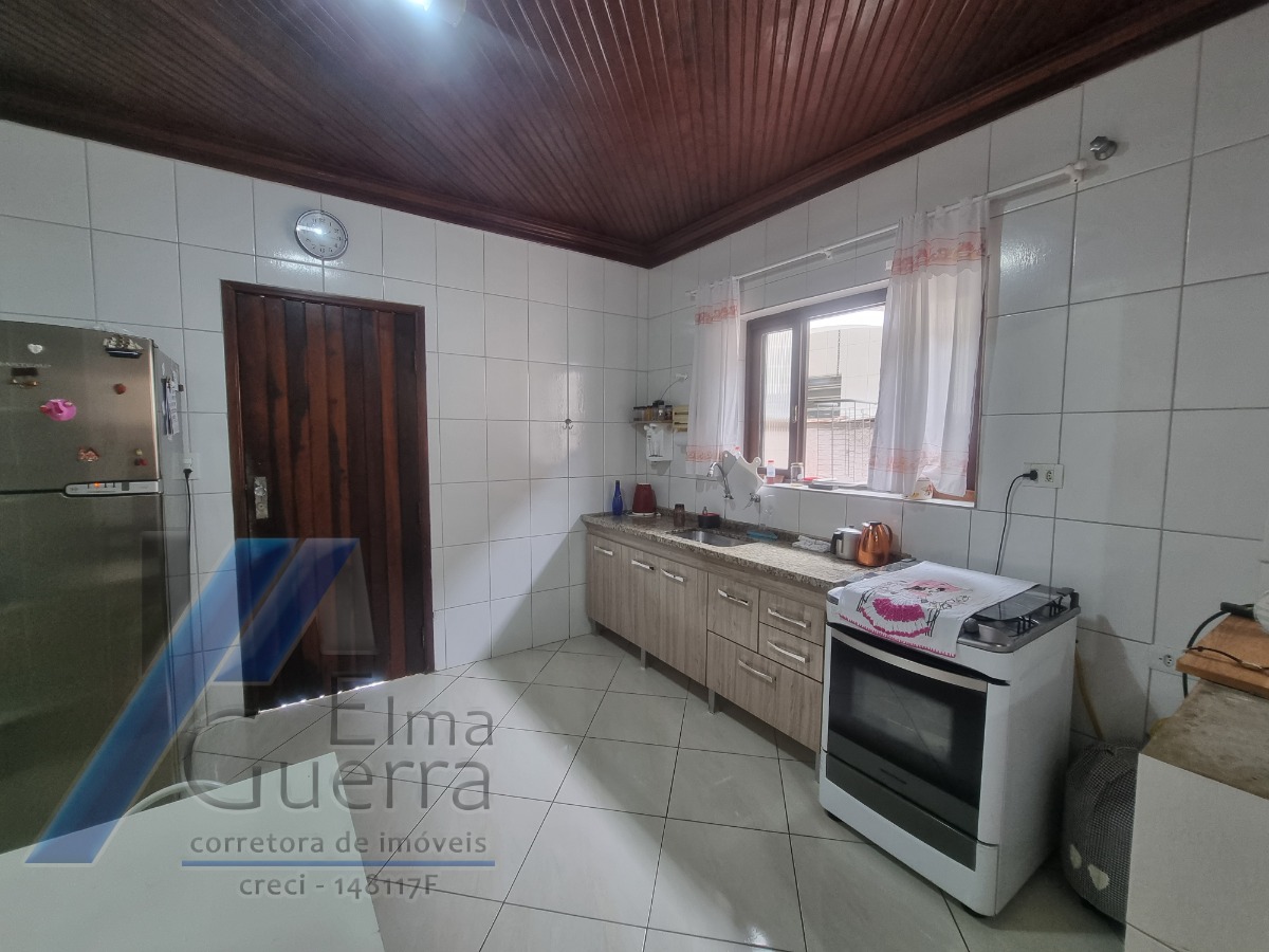 Ubatuba, Centro - Casa com 02 dormitórios.