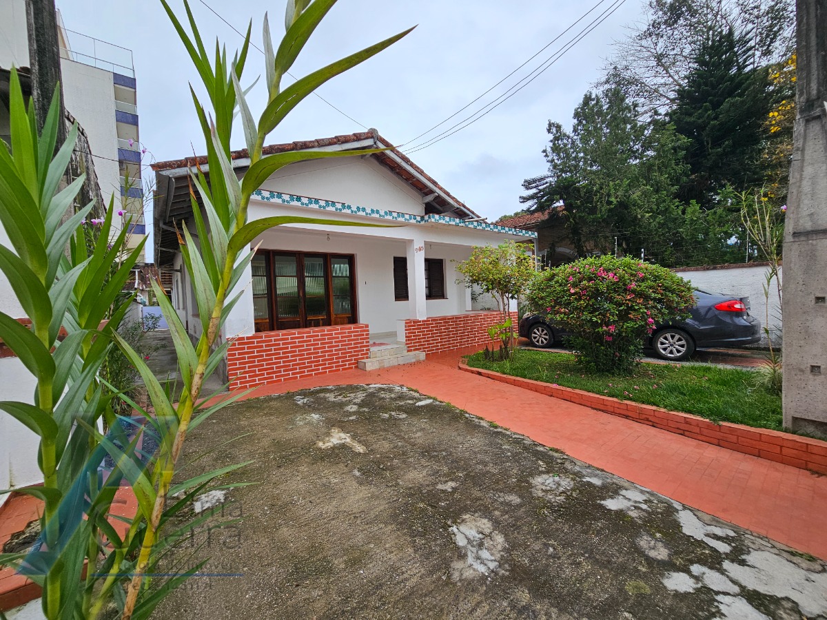 Ubatuba, Centro - Casa com 02 dormitórios.