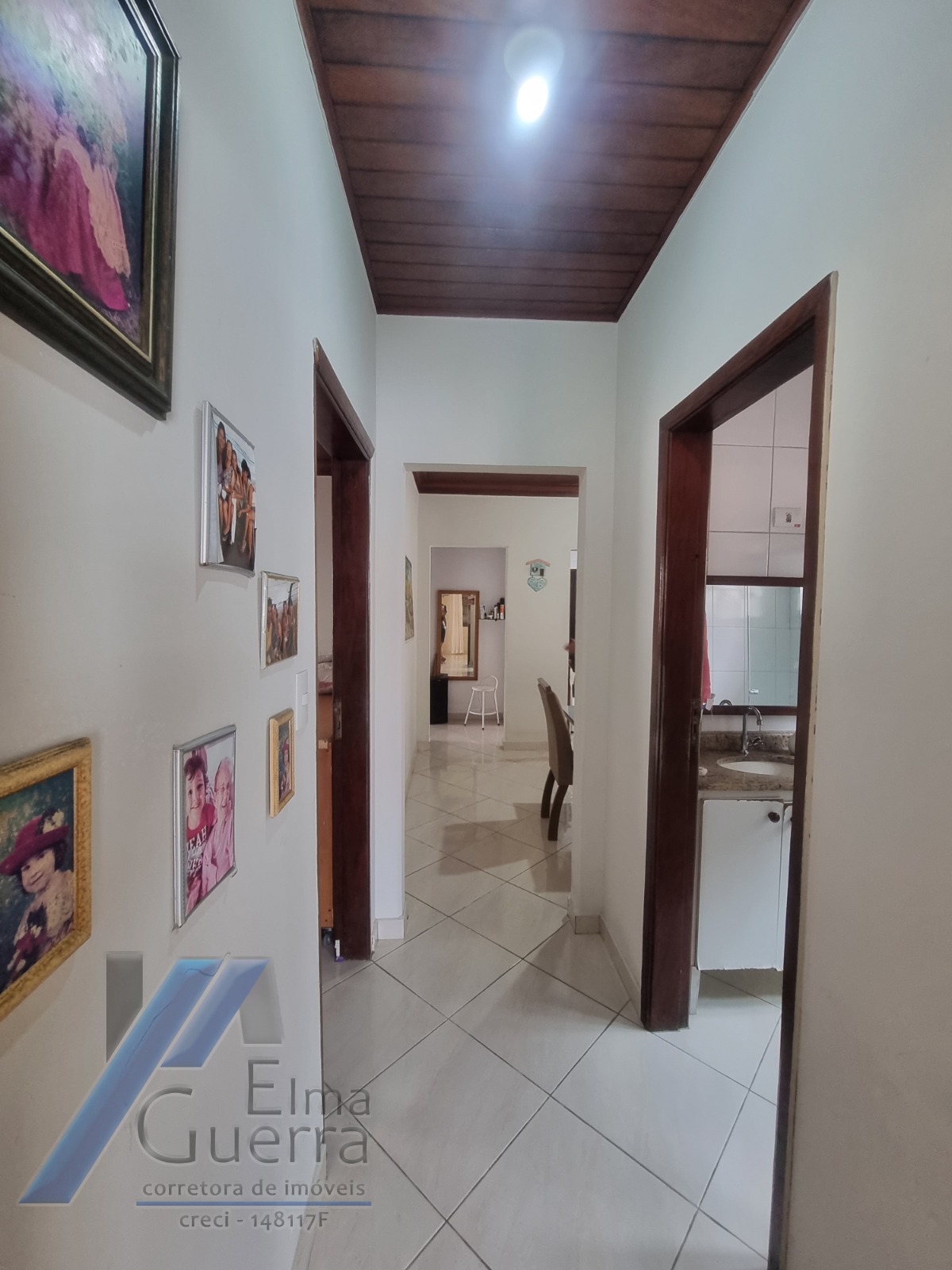 Ubatuba, Centro - Casa com 02 dormitórios.