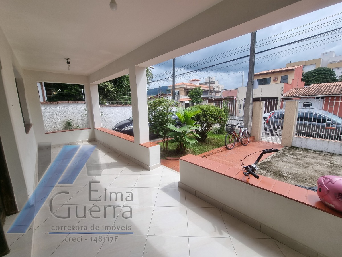 Ubatuba, Centro - Casa com 02 dormitórios.