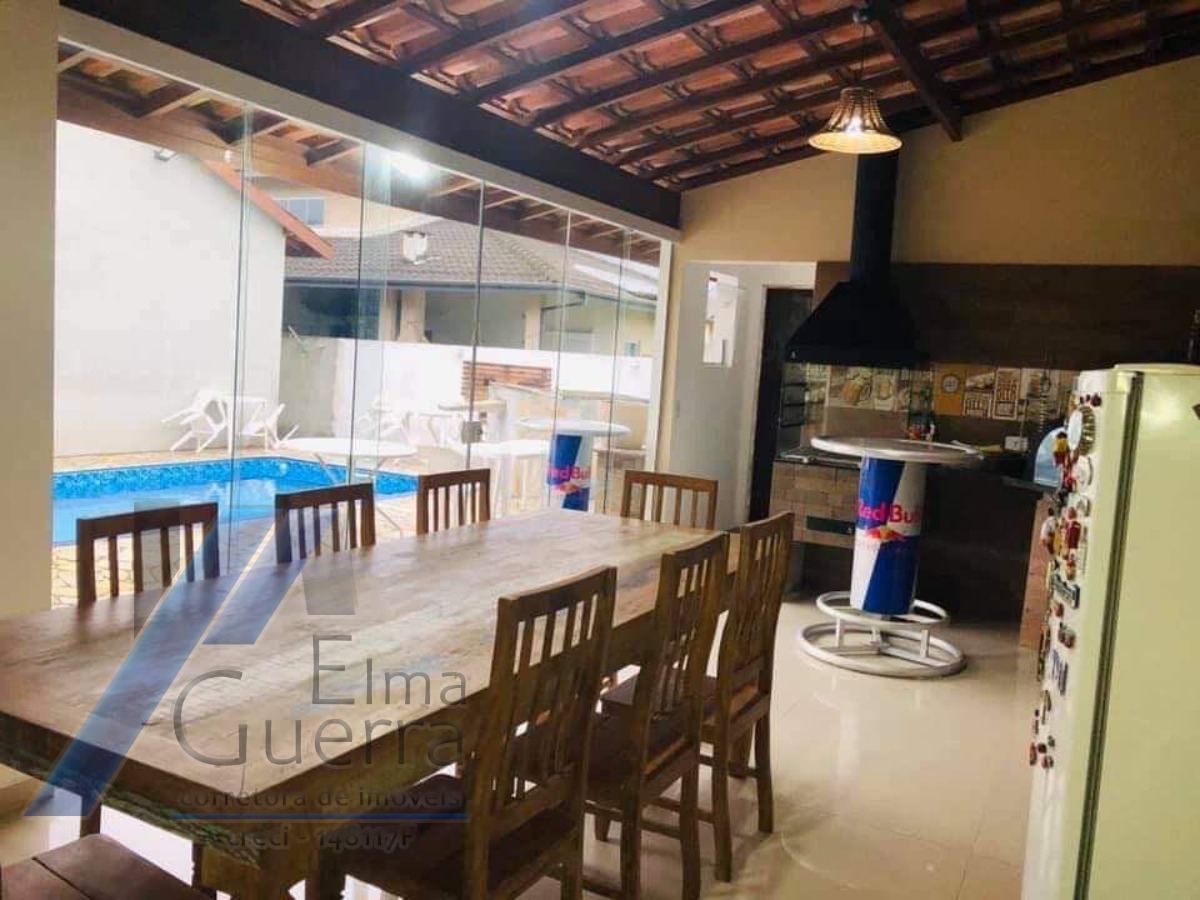 Ubatuba - Condomínio Ubatuba Country, Casa com 03 dormitórios, sendo 02 suítes e área de lazer.