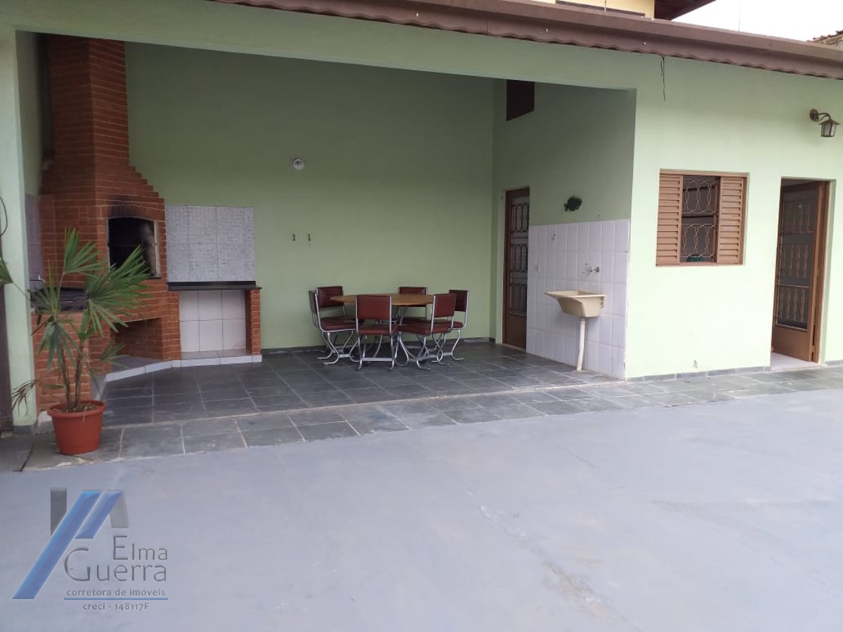 Ubatuba, Jardim Carolina - Casa com 03 dormitórios, sendo 01 suíte.