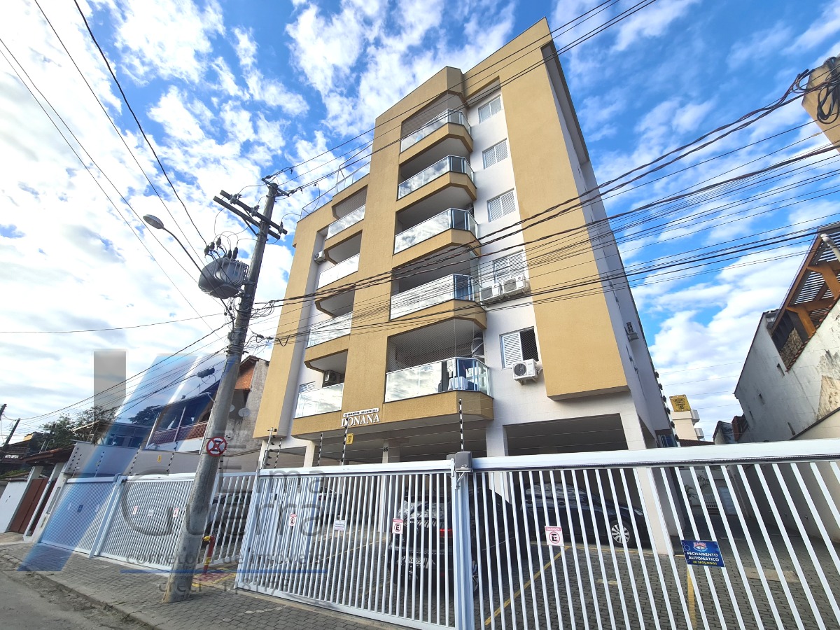Ubatuba, Centro - Apartamento com 02 dormitórios, sendo 01 suíte e área de lazer.