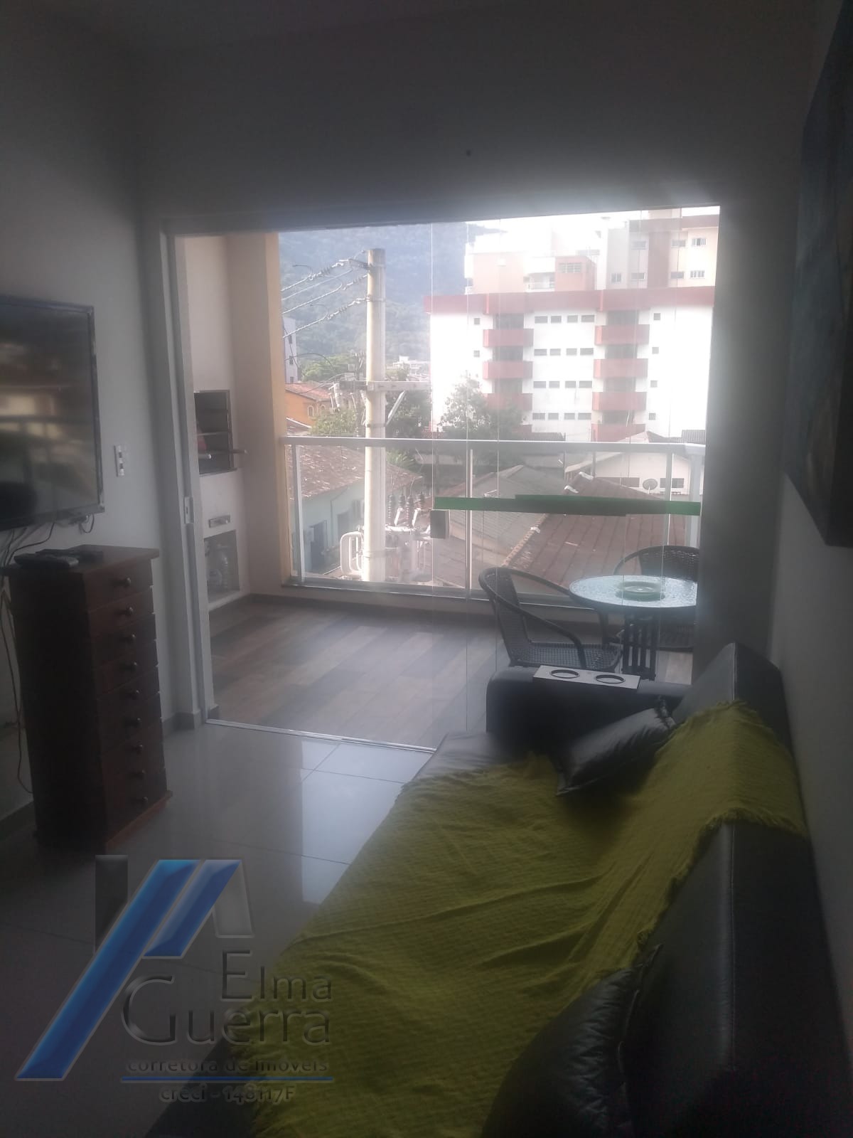 Ubatuba, Centro - Apartamento com 02 dormitórios, sendo 01 suíte e área de lazer.