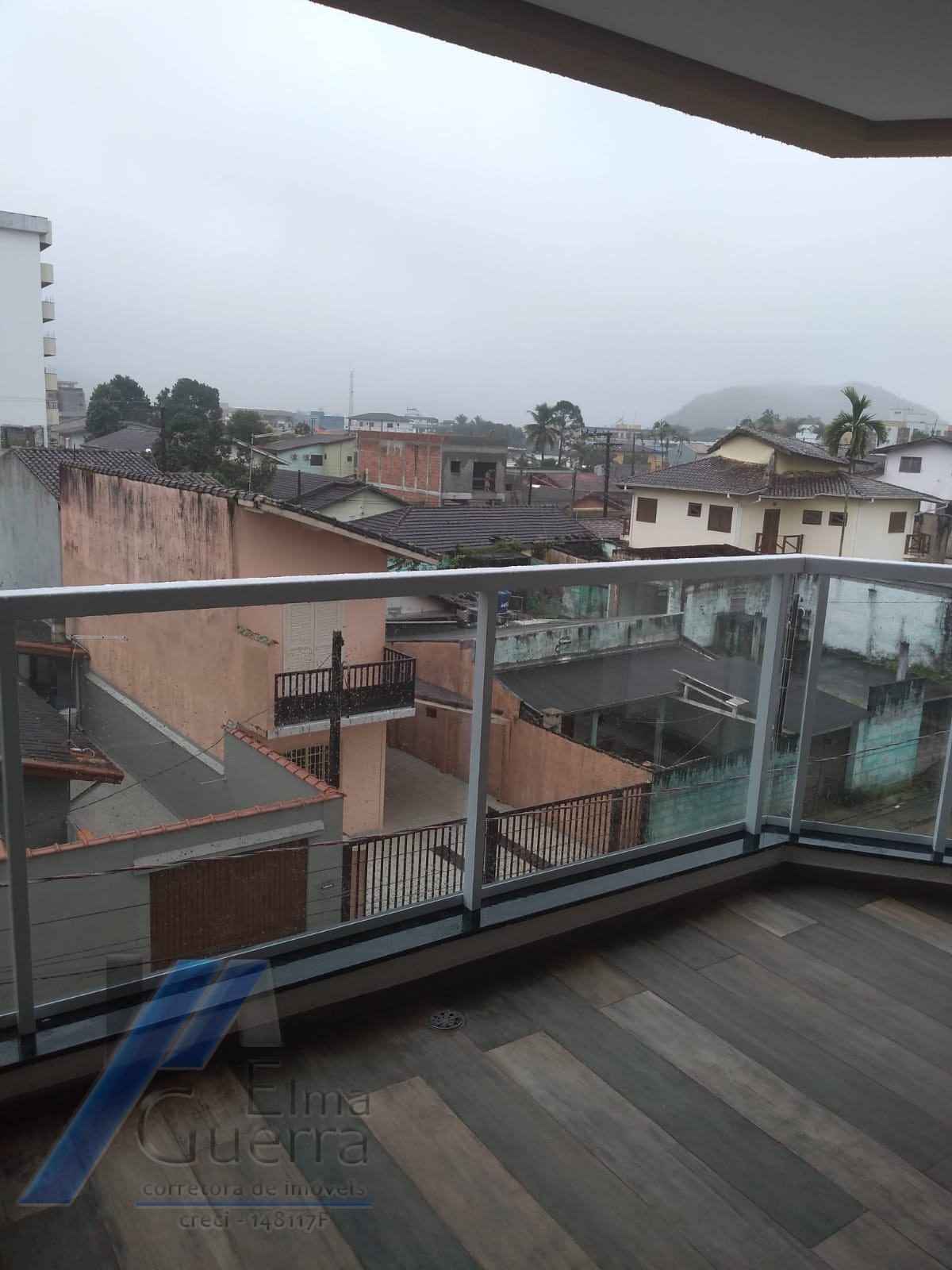 Ubatuba, Centro - Apartamento com 02 dormitórios, sendo 01 suíte e área de lazer.