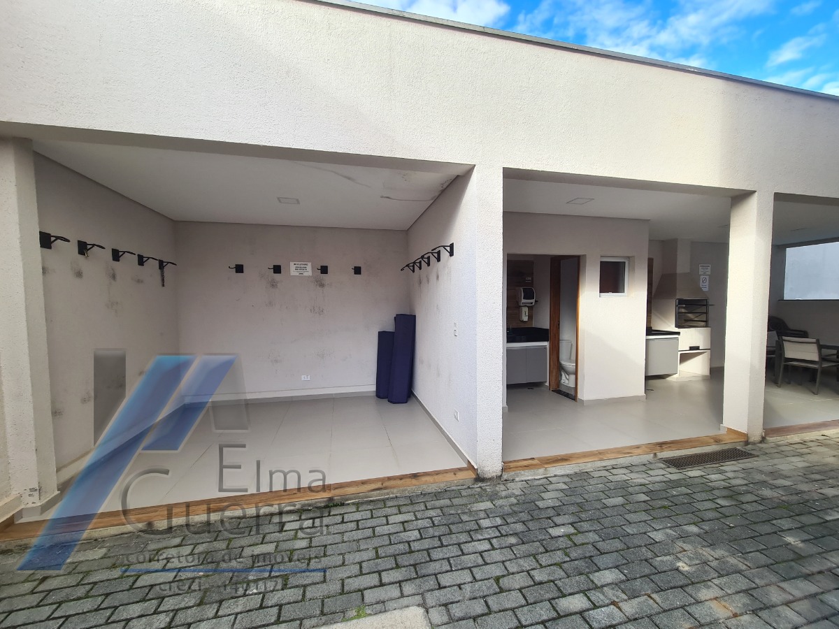 Ubatuba, Centro - Apartamento com 02 dormitórios, sendo 01 suíte e área de lazer.