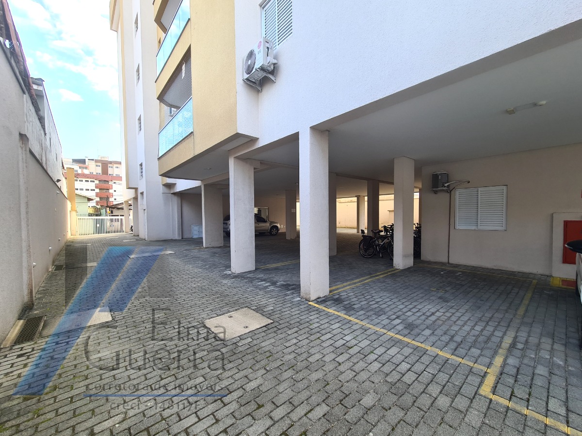 Ubatuba, Centro - Apartamento com 02 dormitórios, sendo 01 suíte e área de lazer.