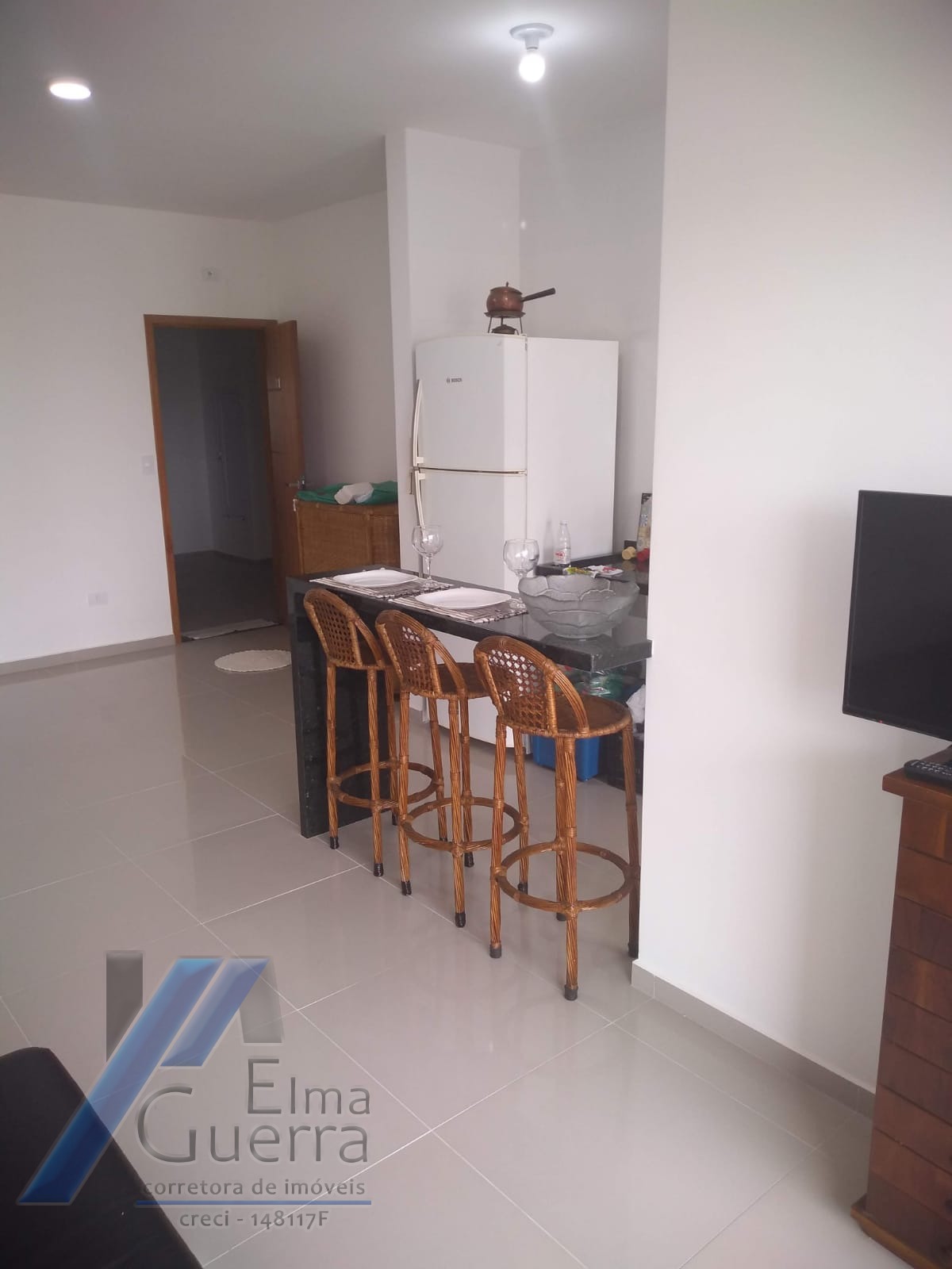 Ubatuba, Centro - Apartamento com 02 dormitórios, sendo 01 suíte e área de lazer.