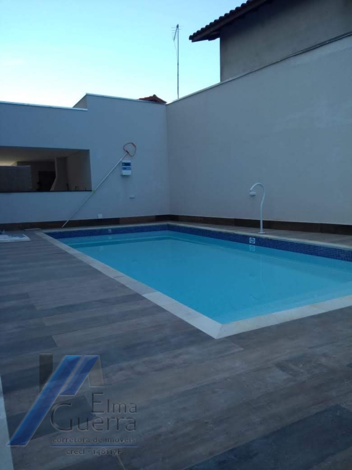 Ubatuba, Centro - Apartamento com 02 dormitórios, sendo 01 suíte e área de lazer.